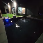Black House Piscina Climatizada *