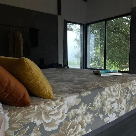 Blackhouse Piscina Climatizada Villa *