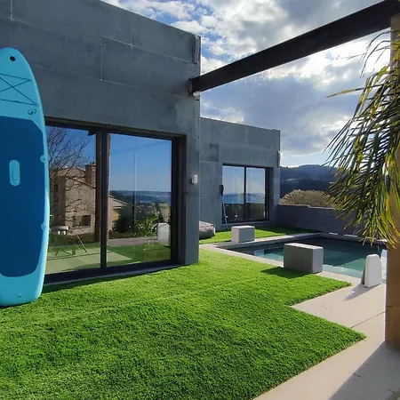 Blackhouse Piscina Climatizada *