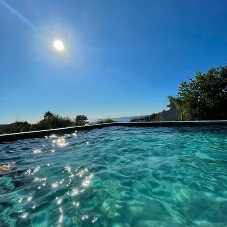 Blackhouse Piscina Climatizada Villa *