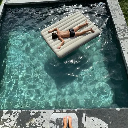 Blackhouse Piscina Climatizada