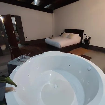 Blackhouse Piscina Climatizada Villa *