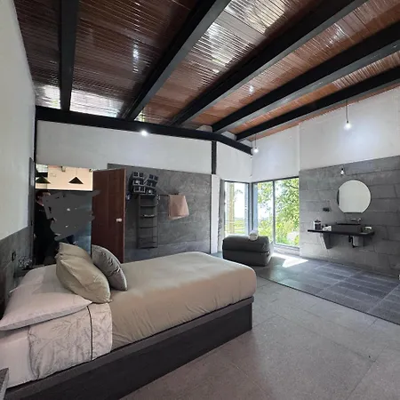 Blackhouse Piscina Climatizada Villa Pontevedra