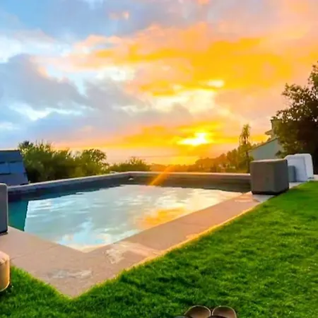 Blackhouse Piscina Climatizada De Mayo A Octubre * 폰테베드라