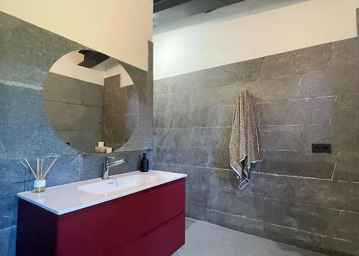 Black House Piscina Climatizada * ポンテベドラ