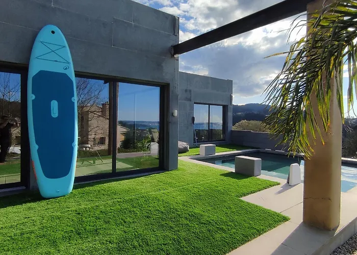 Black House Piscina Climatizada *