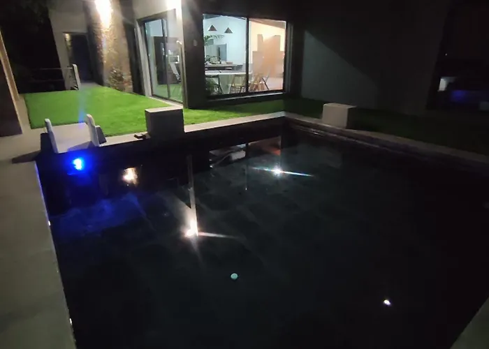 Black House Piscina Climatizada *