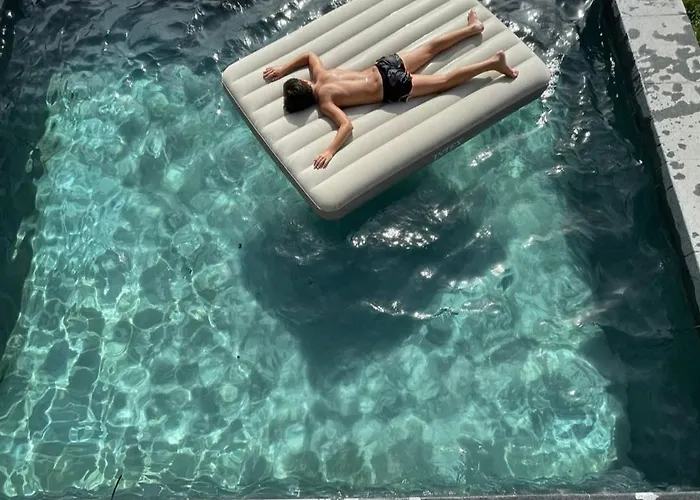 Black House Piscina Climatizada