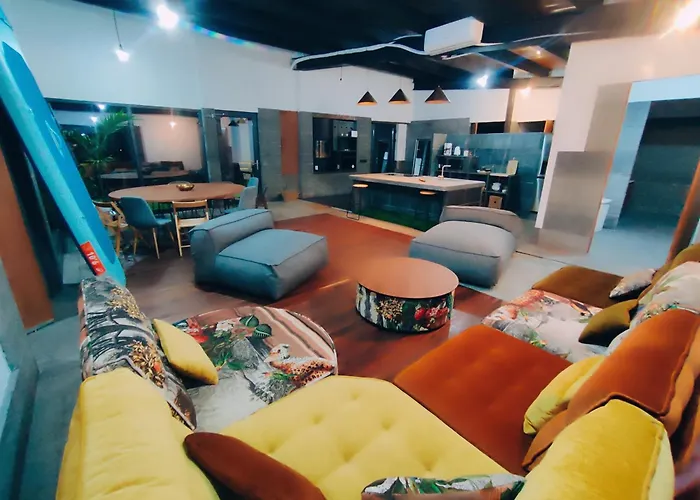 Black House Piscina Climatizada ヴィラ