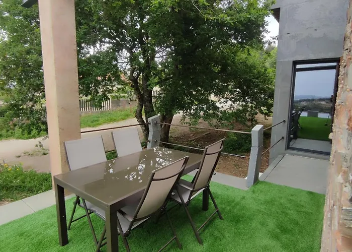 ヴィラ Black House Piscina Climatizada ポンテベドラ