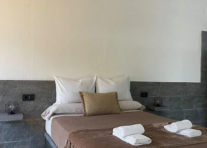 Black House Piscina Climatizada *