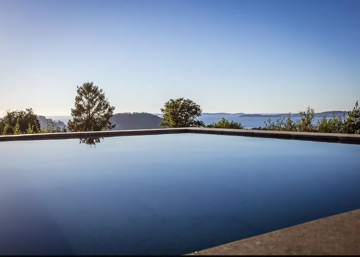 Black House Piscina Climatizada * Pontevedra